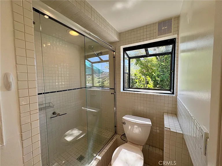 1033 Eastman Way — Photo 3