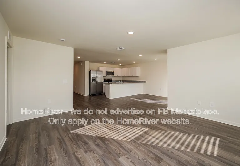 4748 NW 39th Pl — Photo 3