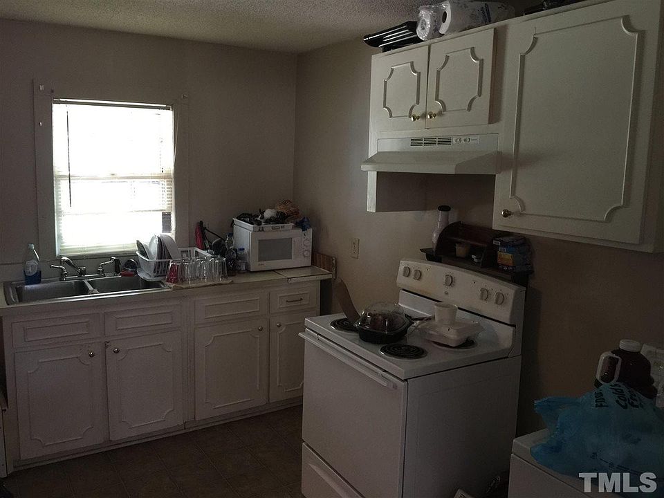 2nd image of 829 Cumberland St