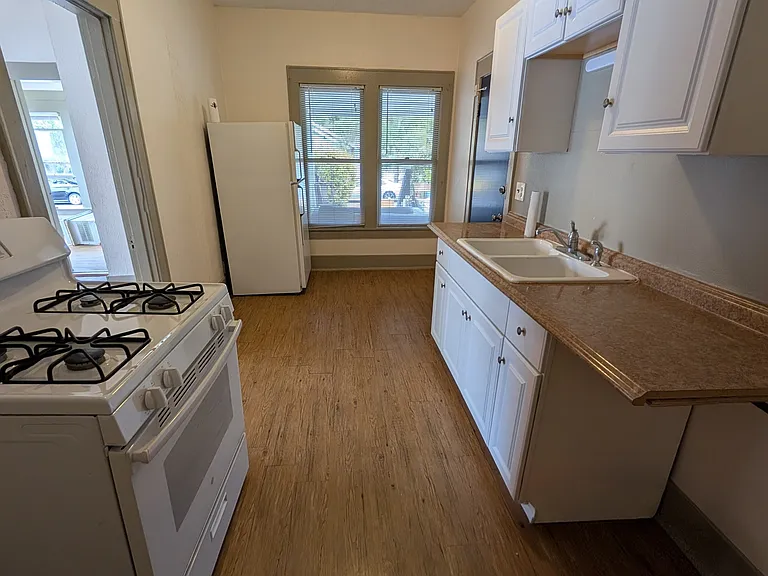 826 11th St N #1 — Photo 7
