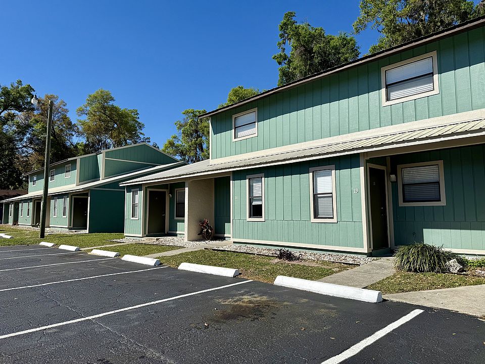 Ample Parking - Timber Pines
