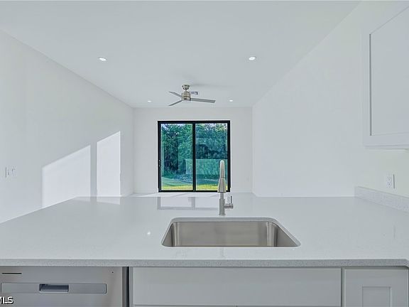 5th image of 2411 Lola Ave S