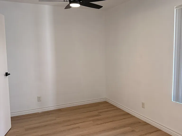 Salt & Vine Oceanside Apartments — Photo 18