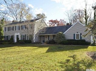 31 Woodfield Rd, Stony Brook, NY 11790