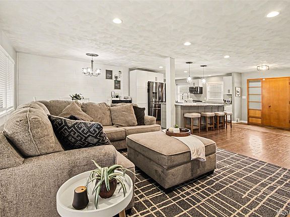 5th image of 330 Cole Rd