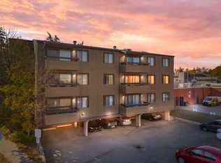 1222 S Kensington Close NW #304, Calgary, AB T2N 3J7