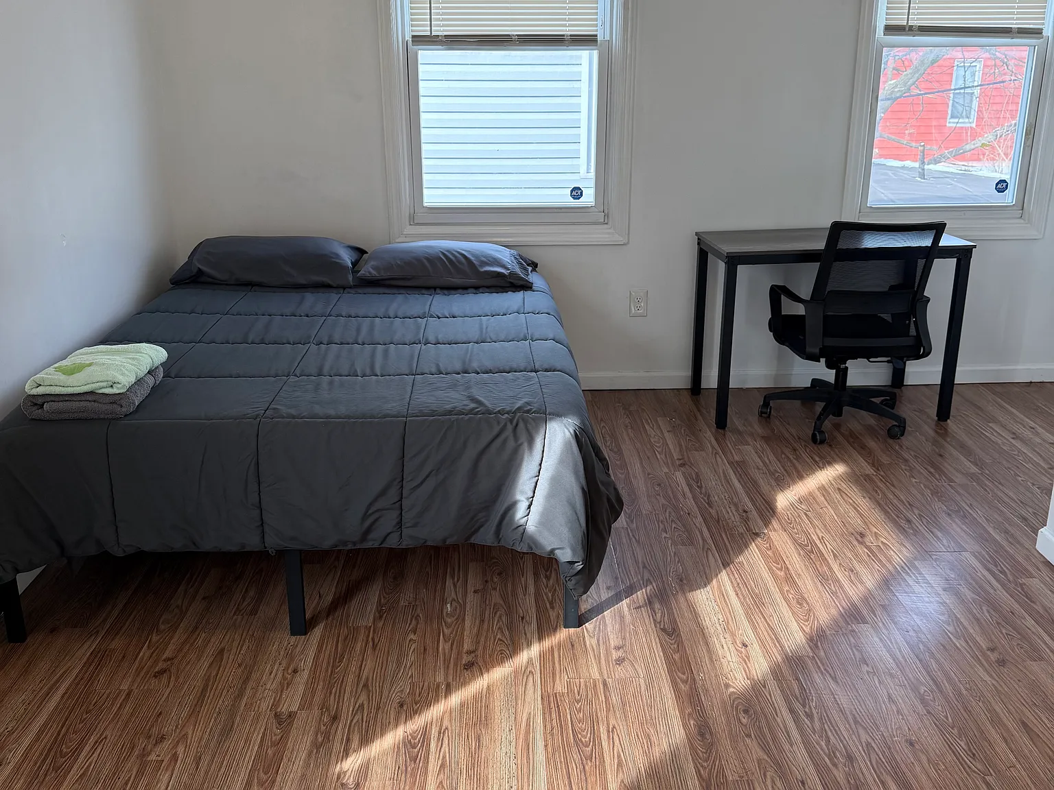 279 Osborne Ter — Photo 2