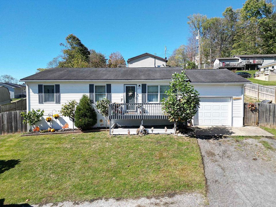 1st image of 209 Deerborne St