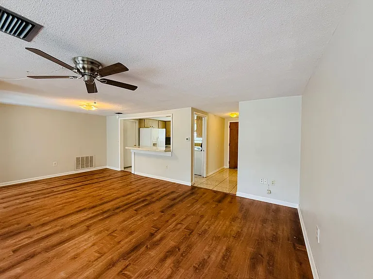 7910 Lilac Dr — Photo 4