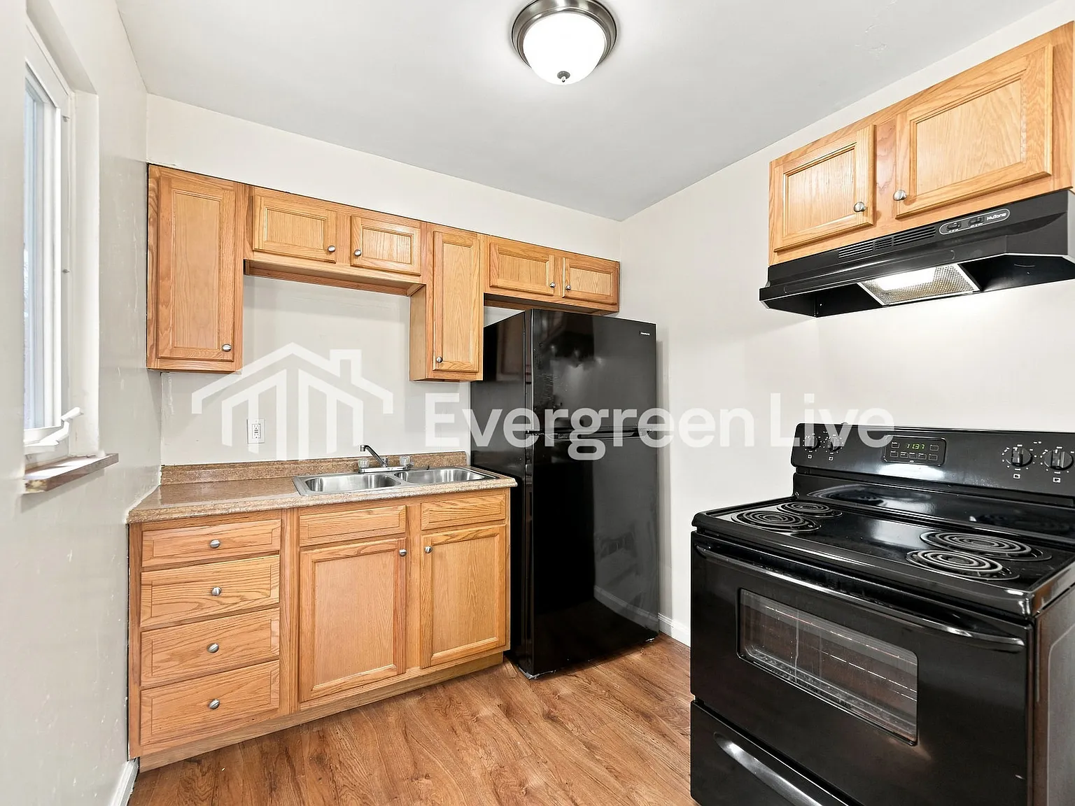 3 bed, 1.0 bath, 1221 sqft, $1,845 — Photo 4