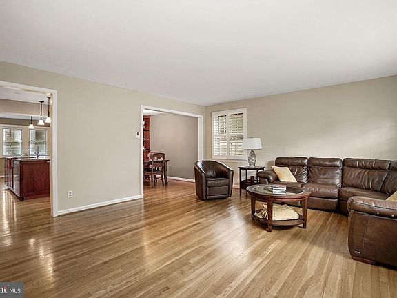 4th image of 626 Crocus Dr