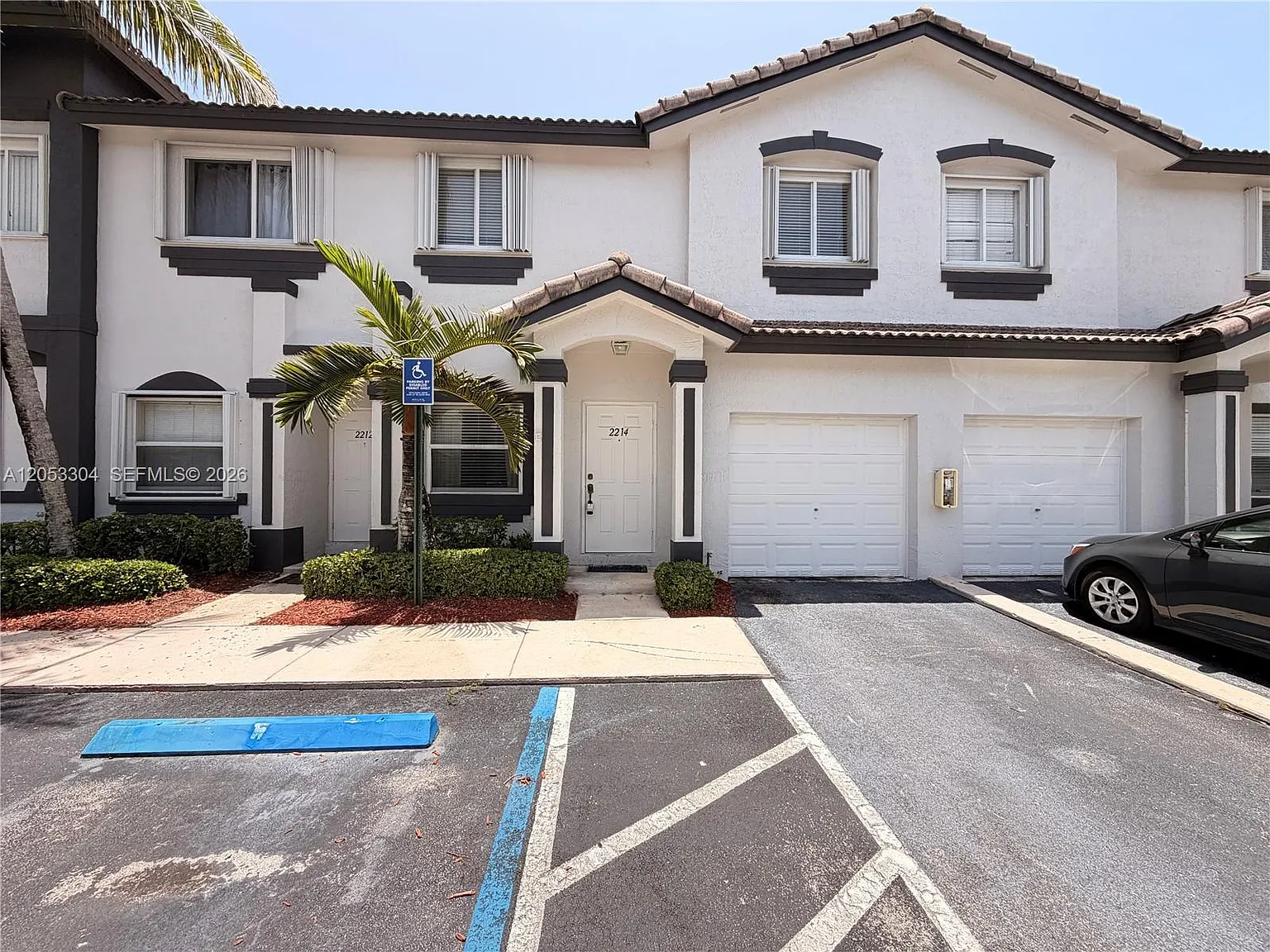 Towngate Condo Three — Photo 1