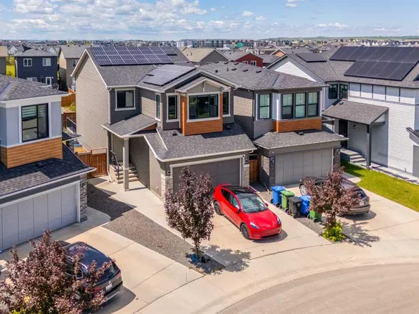 35 Howse Mnr NE, Calgary, AB T3P 0X2
