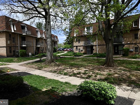 4th image of 885 N York Rd #12C
