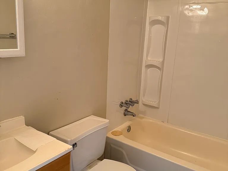 410 W John J Sharpe St — Photo 5
