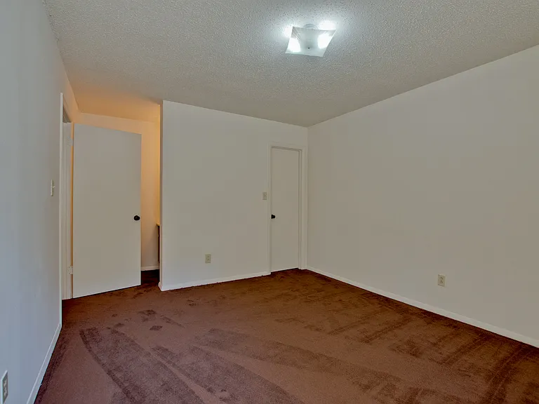 690 Julia St NW — Photo 4