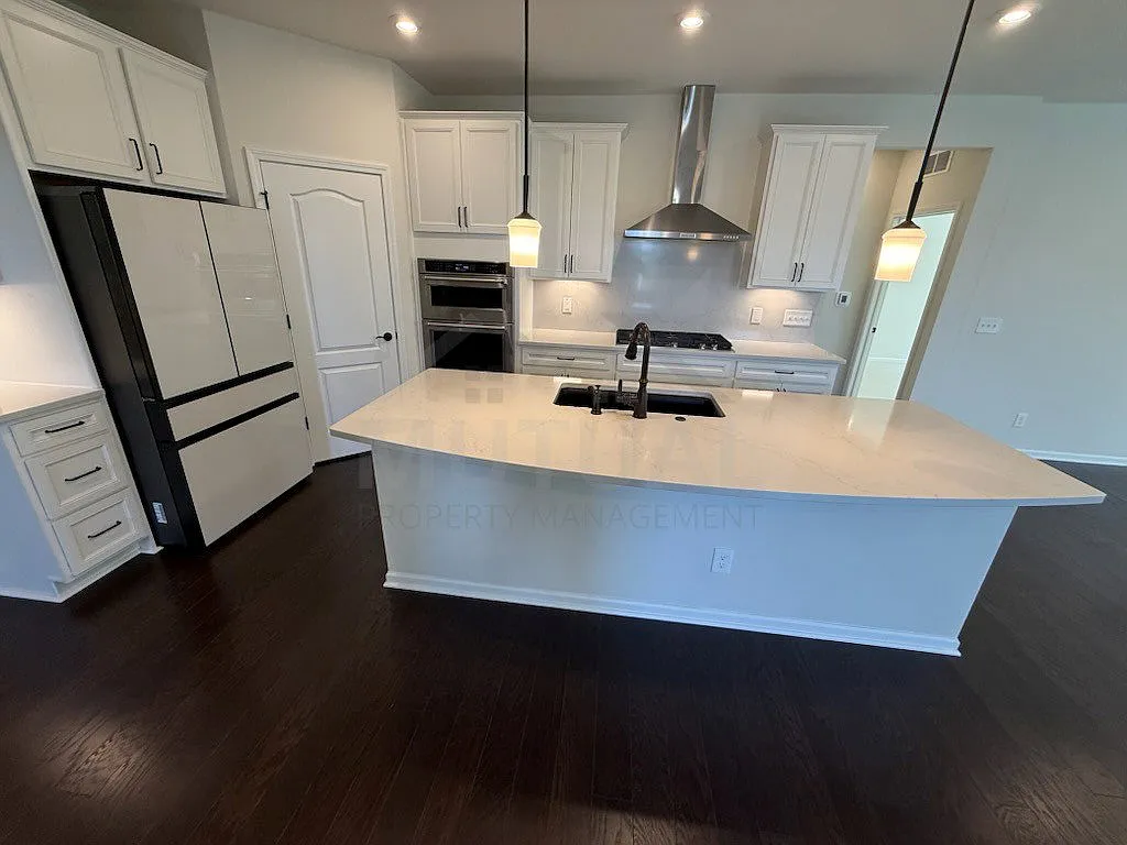4 bed, 3.0 bath, 2679 sqft, $3,900 — Photo 3