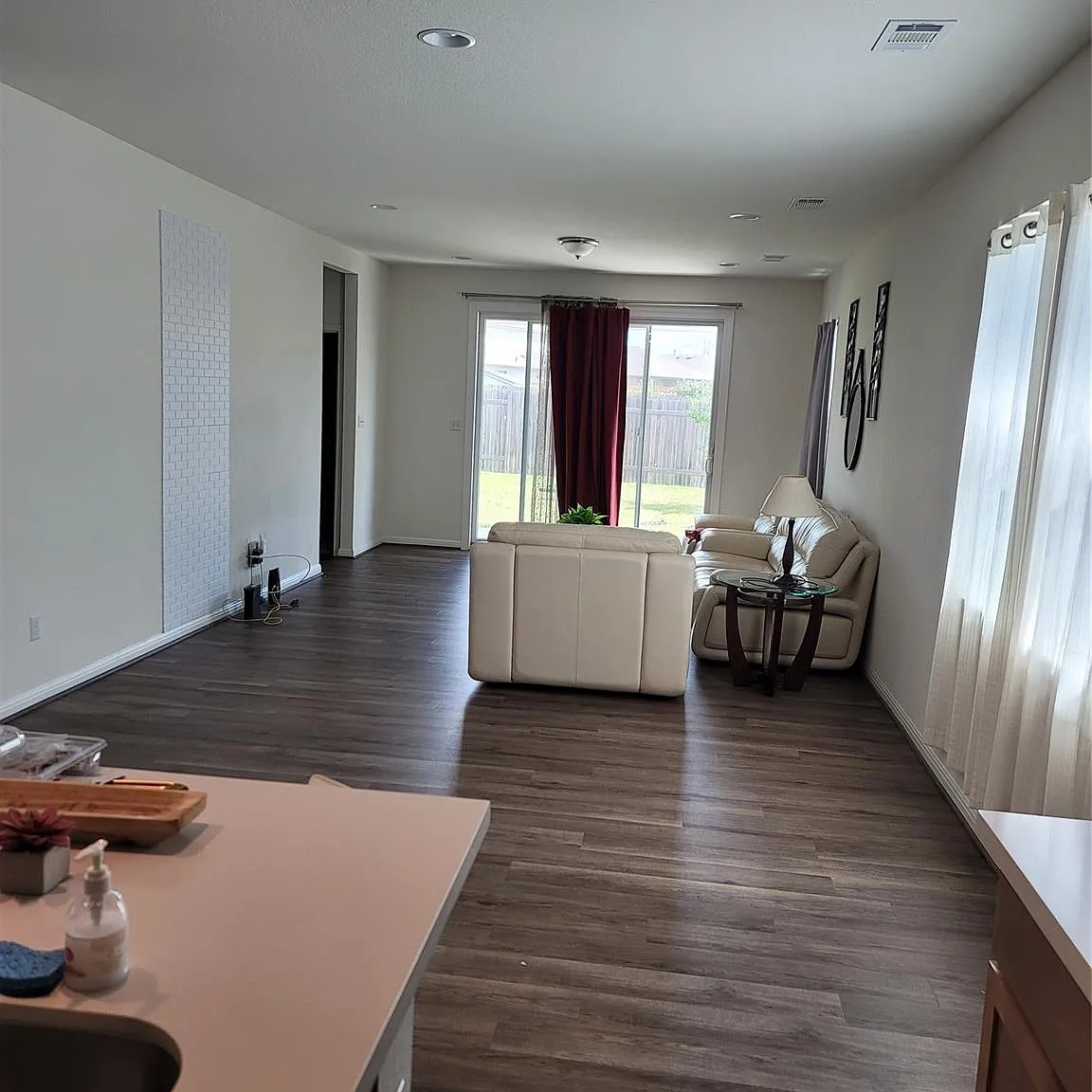 3 bed, 2.0 bath, 1720 sqft, $2,100 — Photo 4