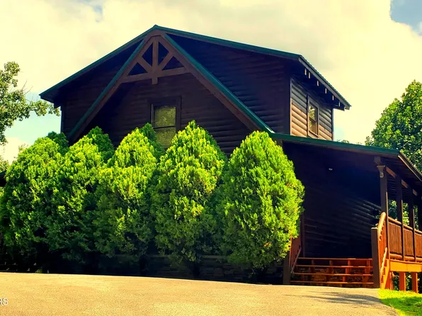 2705 Sawmill Branch Dr, Sevierville, TN 37862