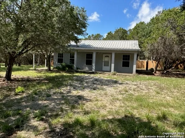 962 COMANCHE PATH, Bandera, TX 78003