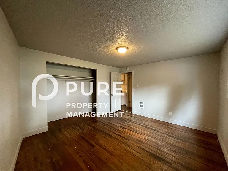 1375-01PP Burnside Manor — Photo 4