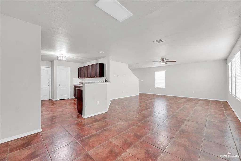 3 bed, 2.5 bath, 1857 sqft, $1,750 — Photo 3