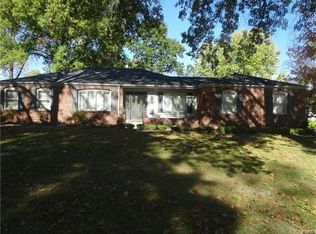 10129 Pebble Beach Dr, Saint Louis, MO