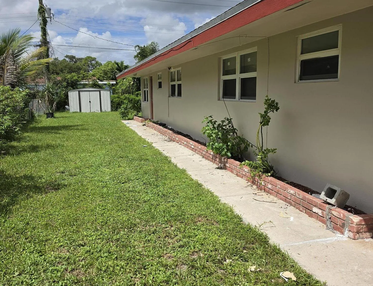 2 bed, 1.0 bath, 918 sqft, $1,950 — Photo 2