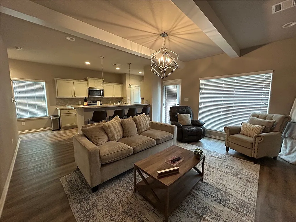 1 bed, 1722 sqft, $575 — Photo 2