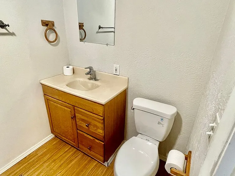 202 Princess Dr — Photo 8