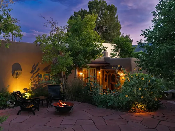 20 Valerio Rd, Ranchos De Taos, NM 87557