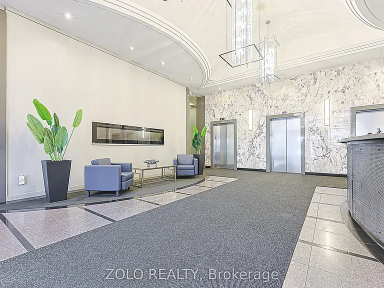 555 Yonge St #804 — Photo 2