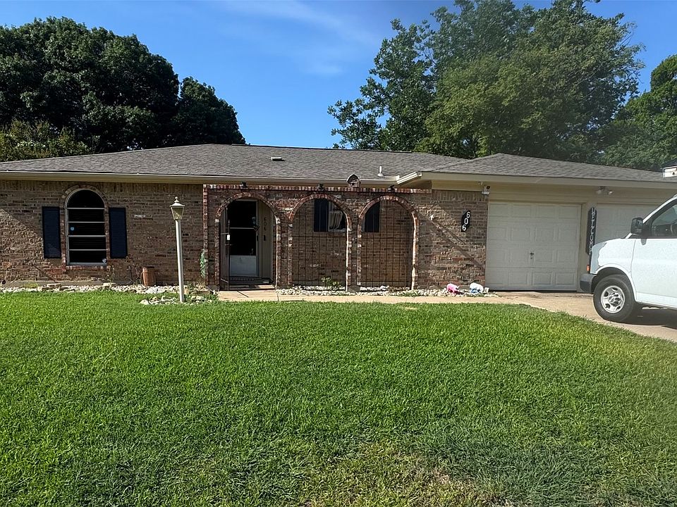 1st image of 606 Pepperidge Ct
