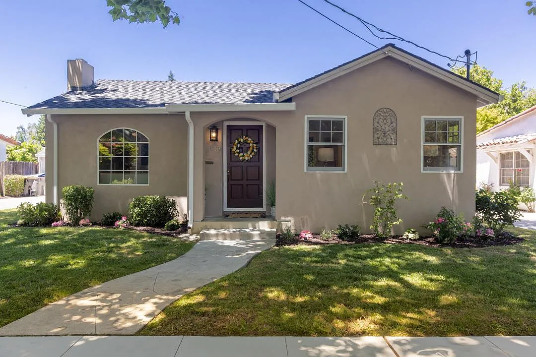 1129 Willow Glen Way photo 1