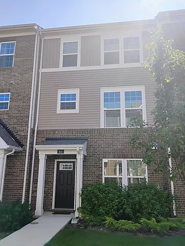 936 Jenkins Ct — Photo 2