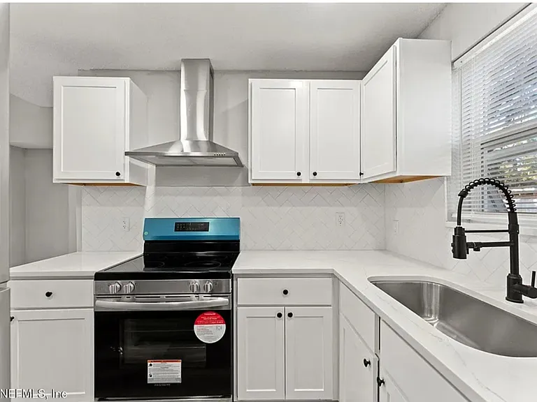 6144 Fordham Cir W — Photo 4