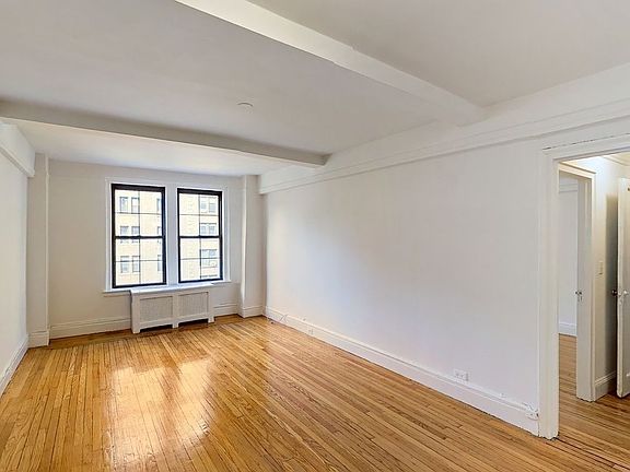 5th image of 50 W 72nd St APT 604