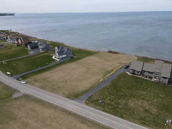 4869 Lakewood Dr #884, Williamson, NY 14589