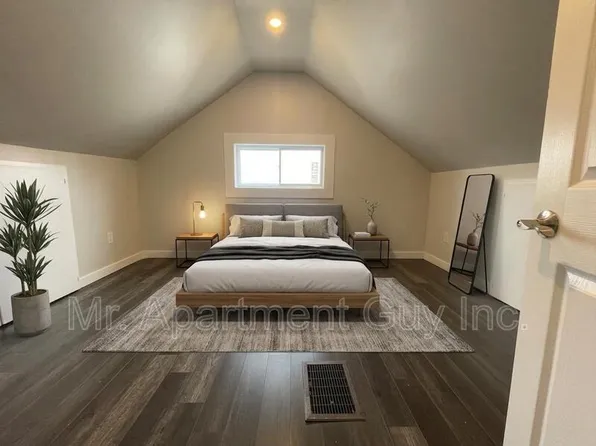 163 E 5th St, Hamilton, ON L9A 2Z7