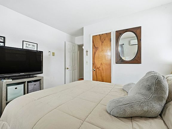5th image of 2542 Deerwood Dr
