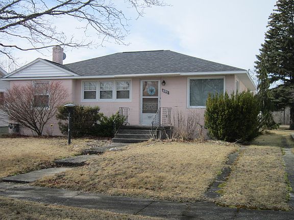 2nd image of 685 S Lake St