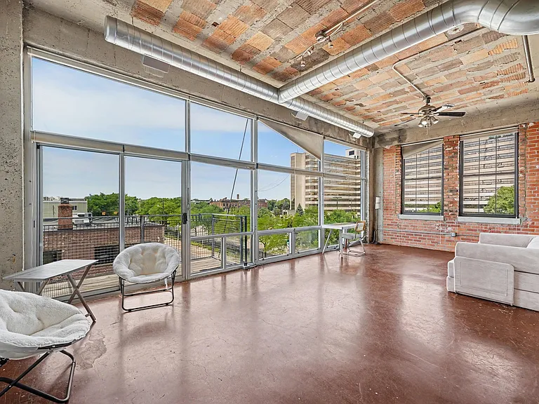 55 W Canfield St #302 — Photo 7