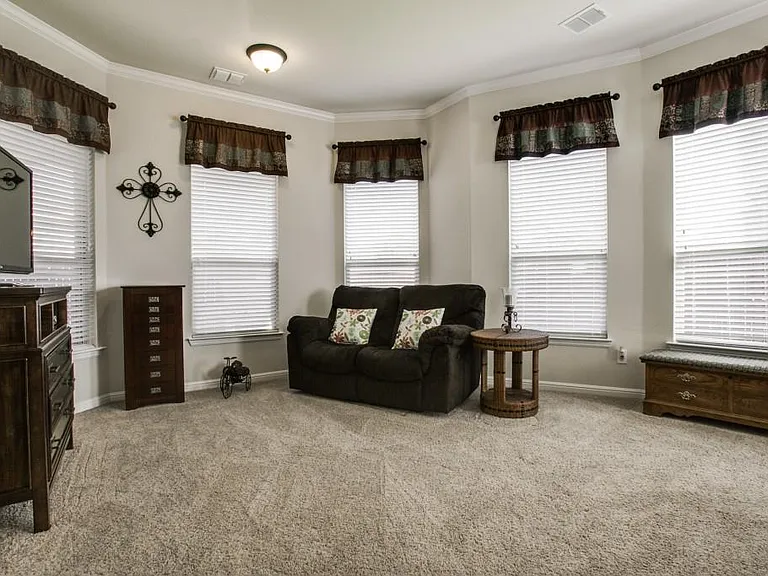 181 Hampton Dr — Photo 15