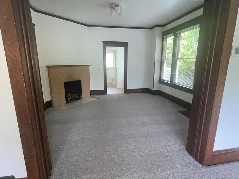 121 NW 8th St — Photo 15