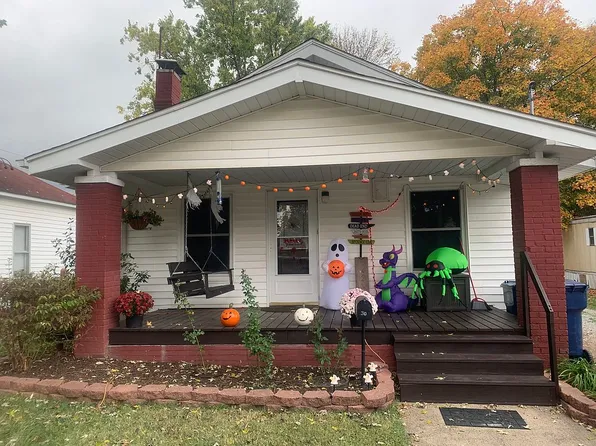 30 Park St, Harrisburg, IL 62946
