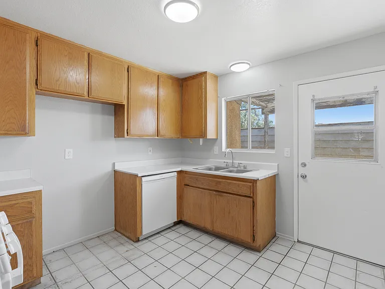 21911 Arapahoe Ave #6 — Photo 5
