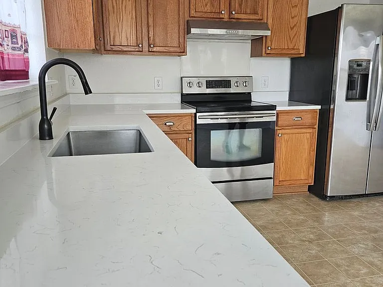 13400 Coomes Dr — Photo 2