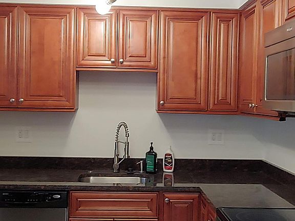 2nd image of 318 Holly Ct