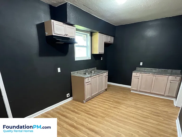 1191 Sylvan St — Photo 3