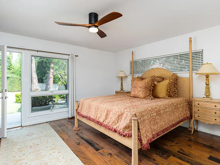 1660 S Oak Knoll Ave — Photo 16